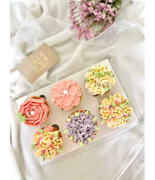 Floral Mixed Style Cupcakes 